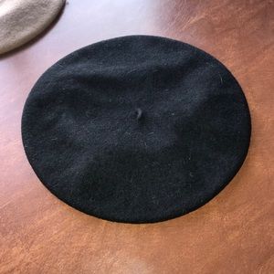 Black wool beret